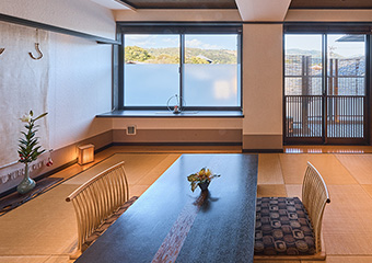 With open-air bath Japanese-style room of 10-tatami mat size with an open-air bath and a view of Todai-ji Temple and Mt. Wakakusa