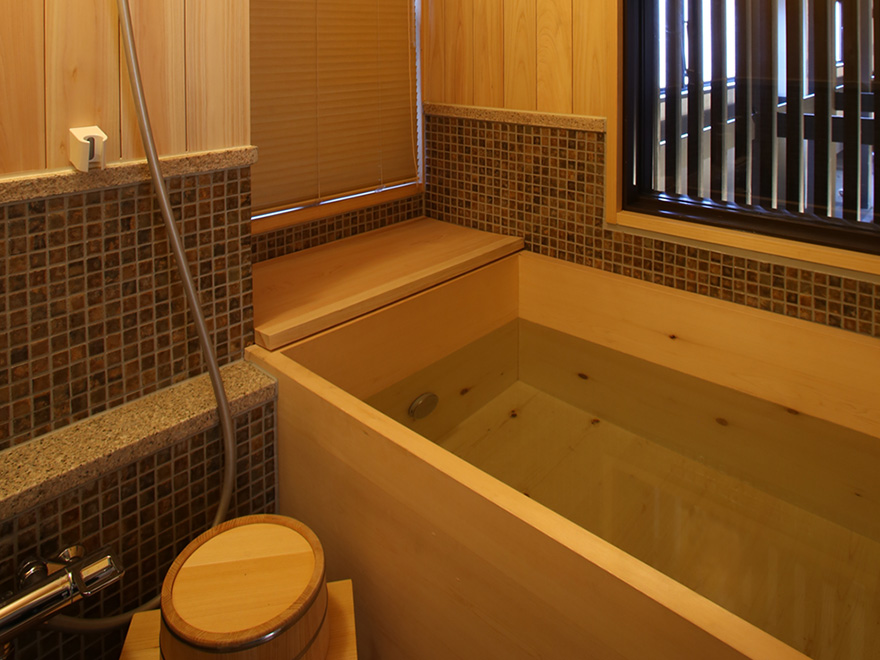 Naramachi atmosphere Japanese-style room of 15-tatami mat size (with a cypress bath)