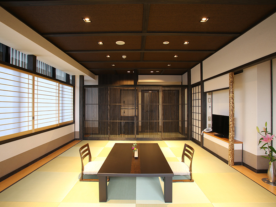 Naramachi atmosphere Japanese-style room of 13-tatami mat size (with a cypress bath)