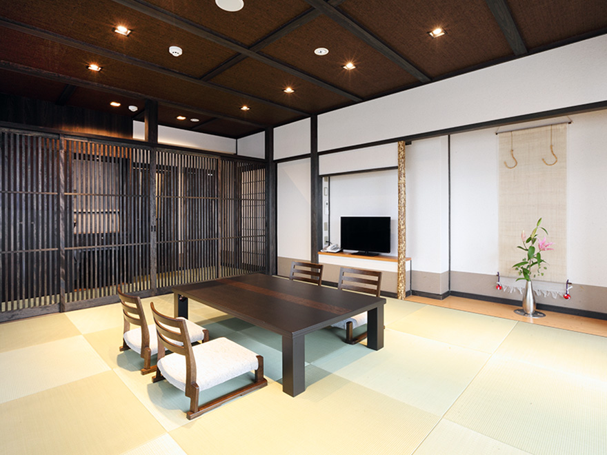 Naramachi atmosphere Japanese-style room of 13-tatami mat size (with a cypress bath)