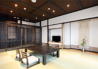 Naramachi atmosphere Japanese-style room of 13-tatami mat size (with a cypress bath)