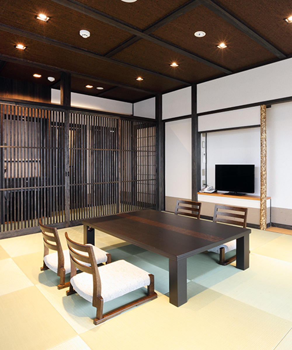 Naramachi atmosphere Japanese-style room of 13-tatami mat size (with a cypress bath)