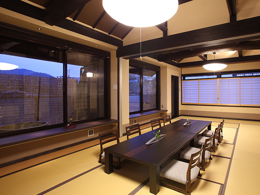 Special room on the top floor of 18-tatami mat size (with an open-air bath)