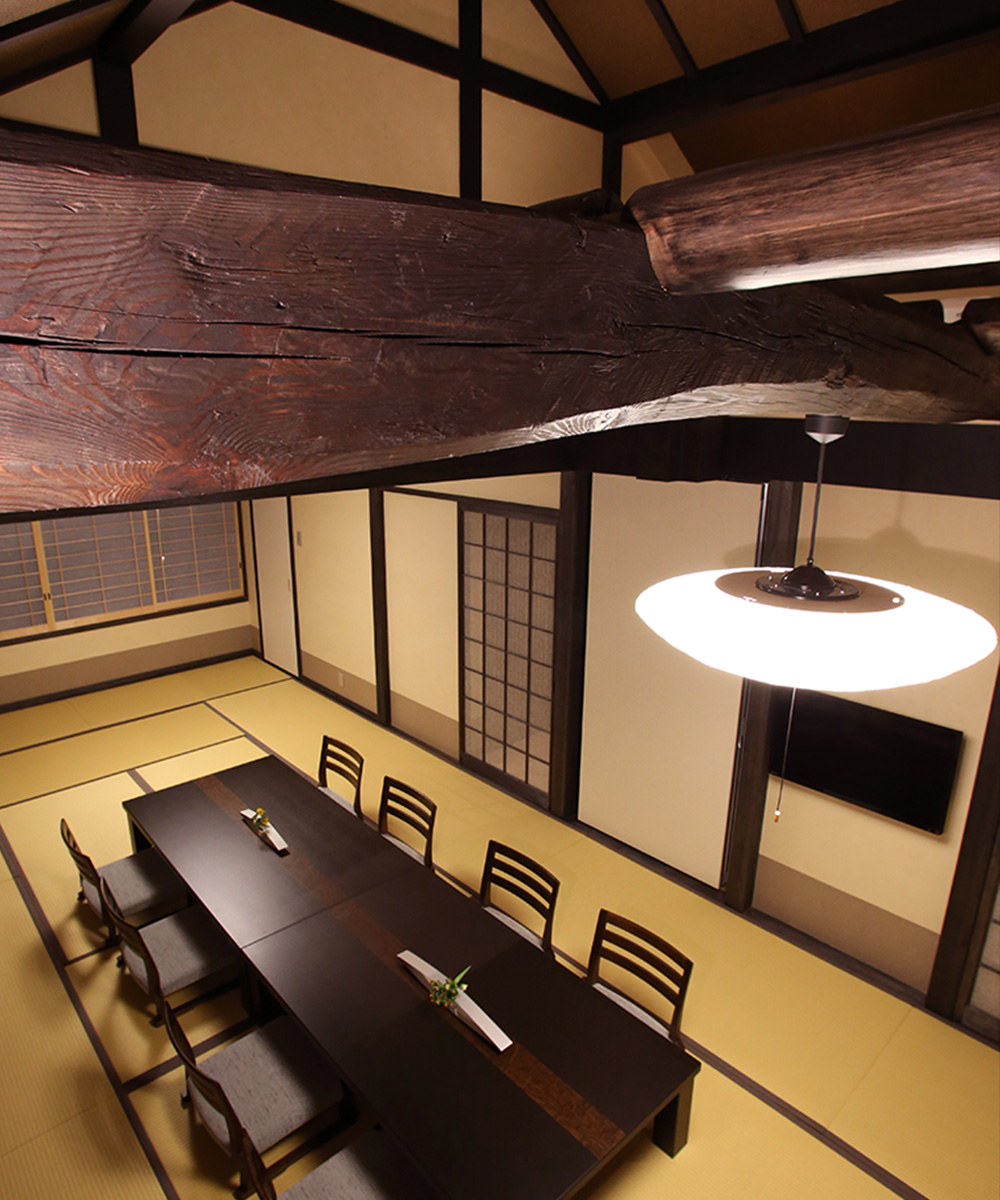 Special room on the top floor of 18-tatami mat size (with an open-air bath)